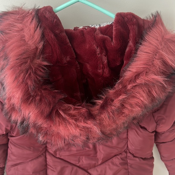 NEW Jessica Simpson Merlot Faux-Fur Trim Hooded Puffer Jacket Women’s Size Small - Picture 10 of 14